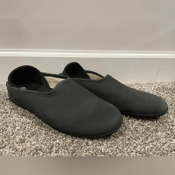 mahabis Other - Mahabis Luxe men's black leather slippers, size 43 EU / 10 US